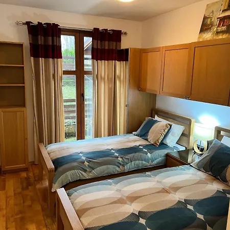 Apartment Wood In Mountain View Complex *